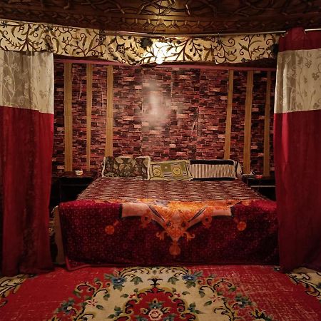 Island Homestay Srinagar  Bagian luar foto