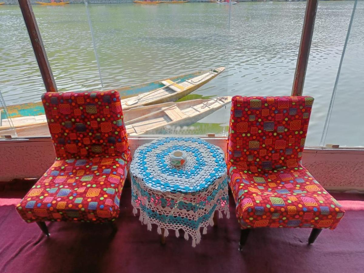 Island Homestay Srinagar  Bagian luar foto