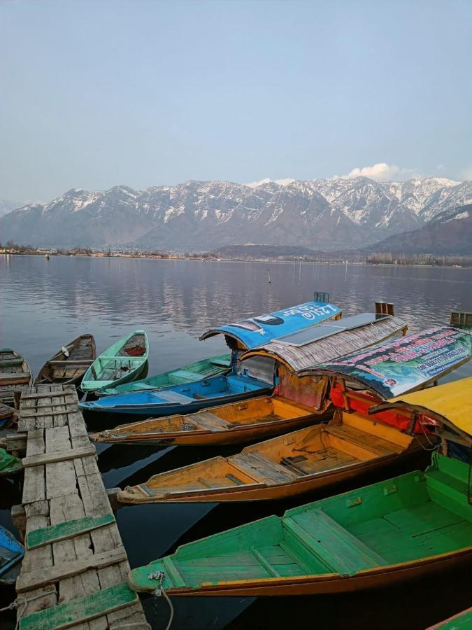Island Homestay Srinagar  Bagian luar foto
