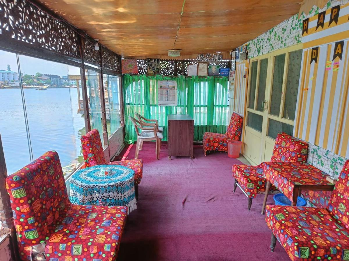 Island Homestay Srinagar  Bagian luar foto