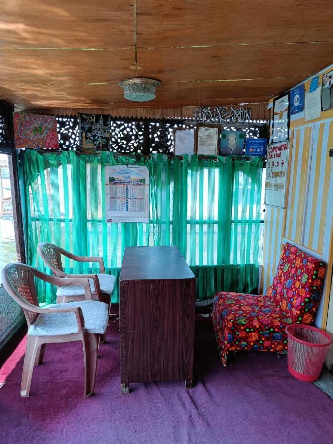 Island Homestay Srinagar  Bagian luar foto